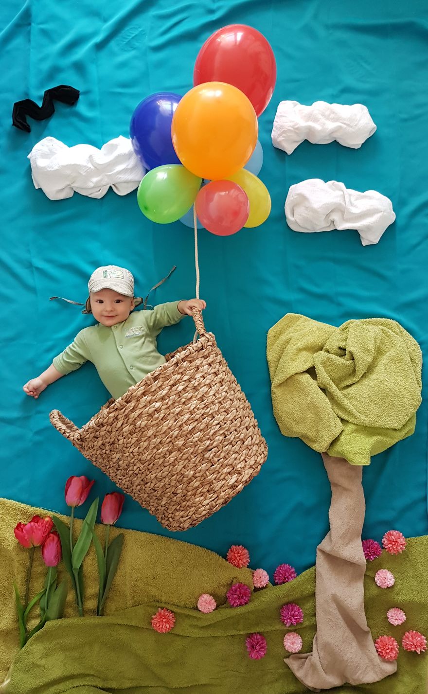 Малыш летит на воздушном шаре (фотосессия)