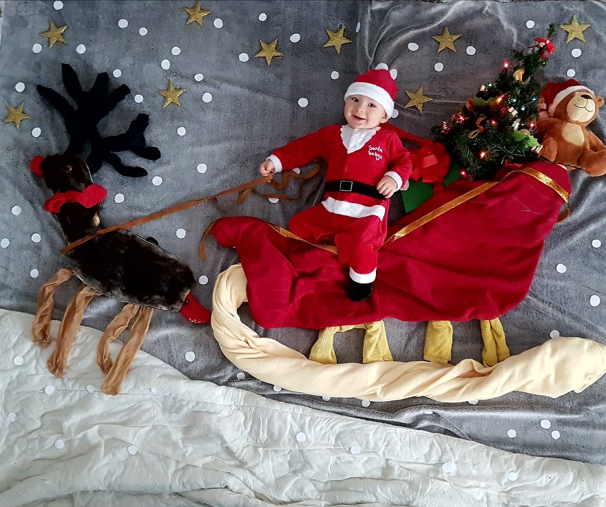 Малыш в образе Санта-Клауса на фотосессии
