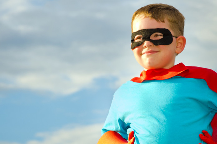Мальчик в костюме супермена