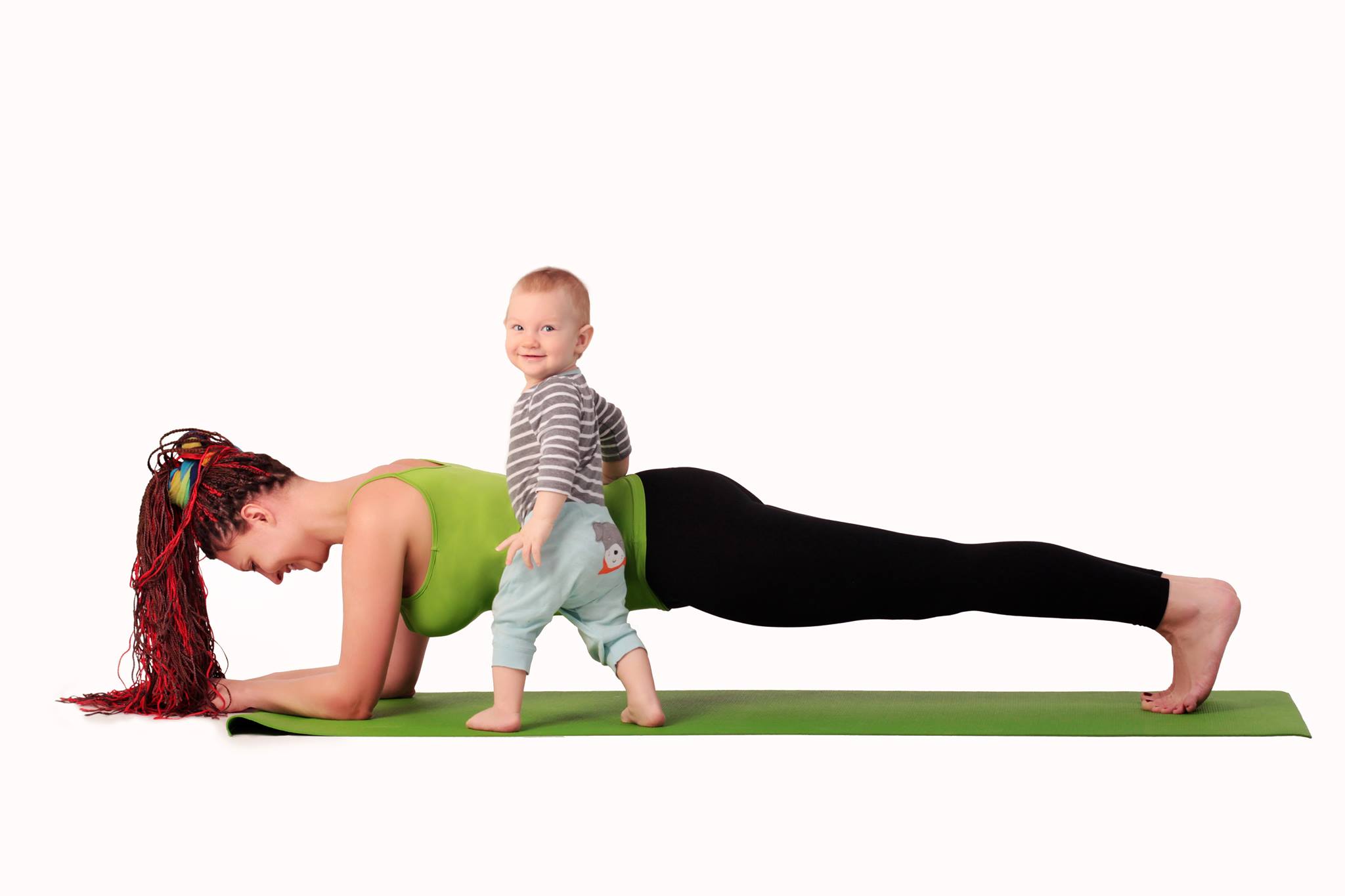 Уроки йоги для мам и малышей