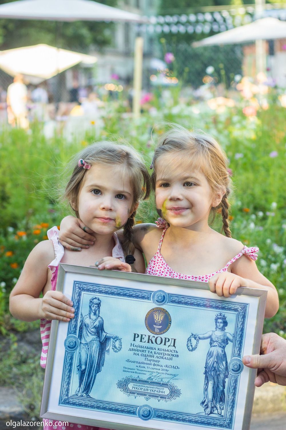 Девочки близняшки с дипломом рекорда Украины