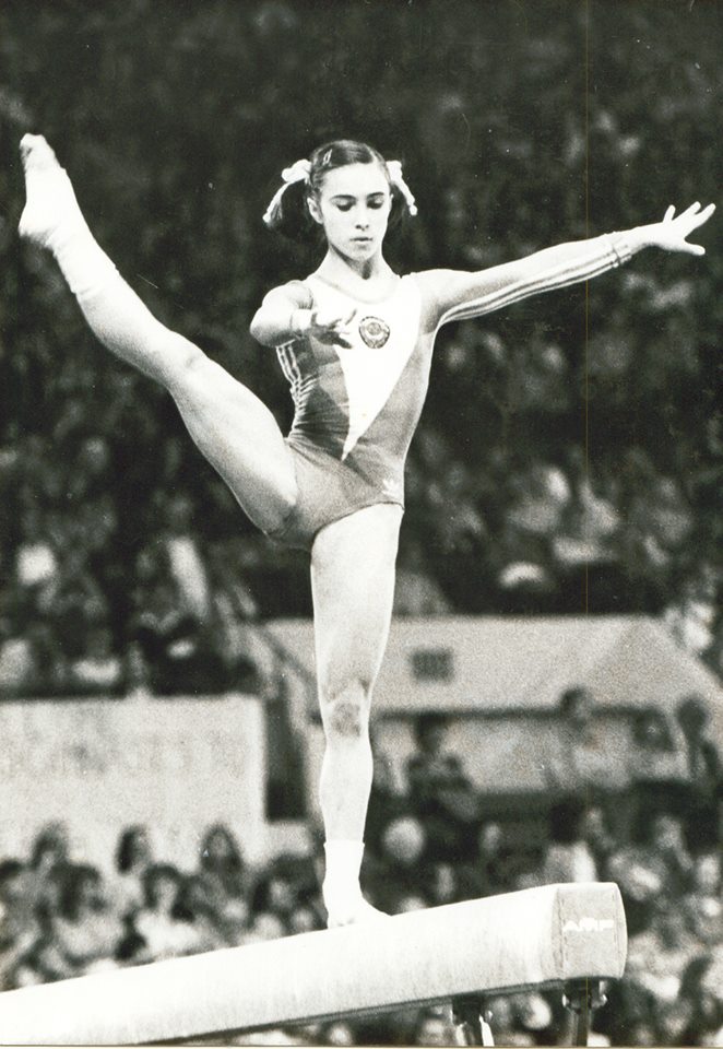 Стелла Захарова во время выступления на соревнованиях