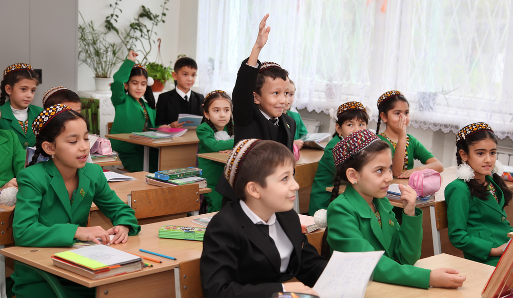 Школьники Турменистана