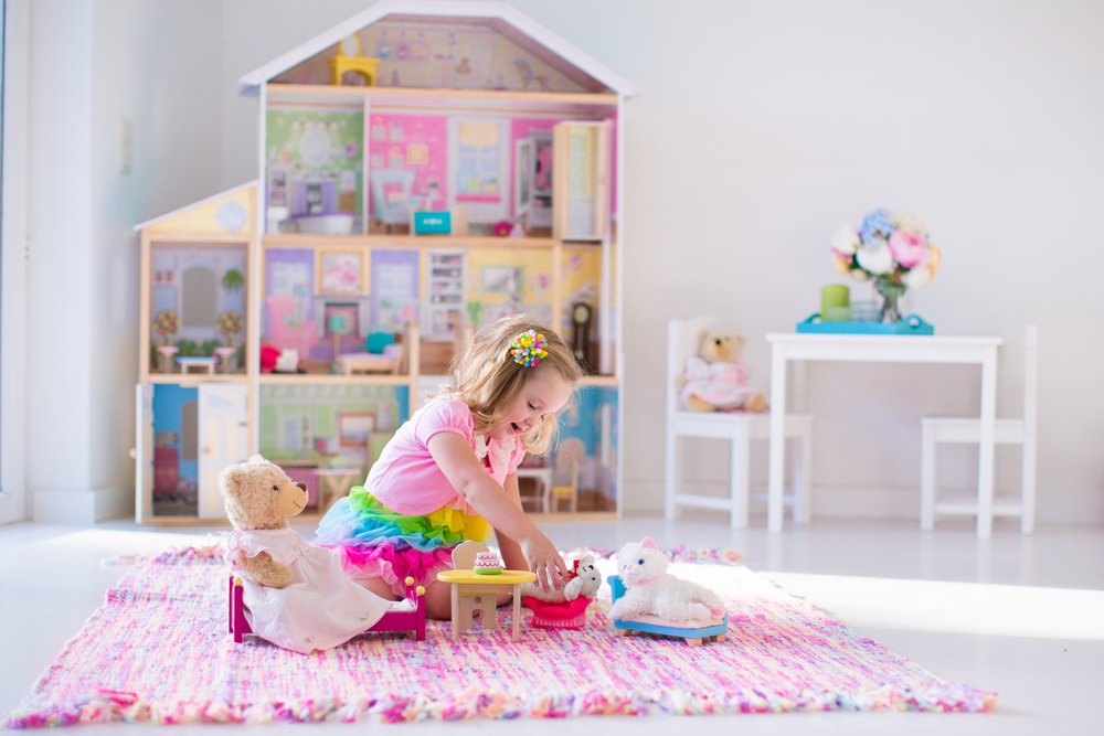 Кукольный домик в интерьере детской комнаты