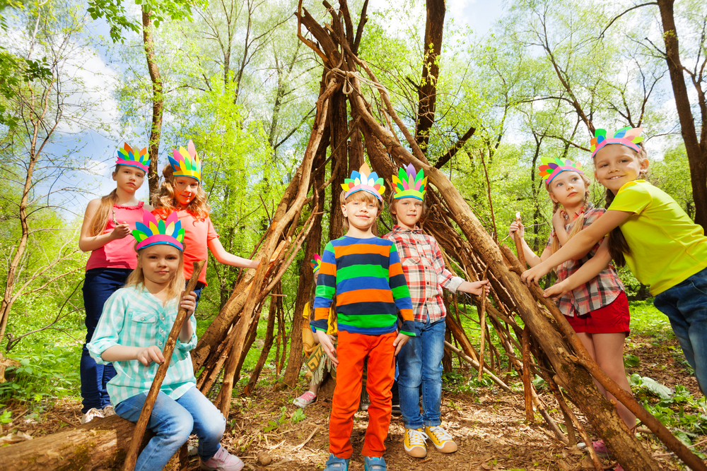 ​  Діти в лісовому будиночку