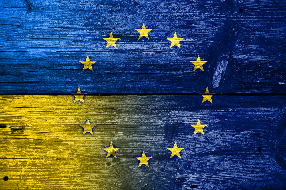 Прапор України і ЄС - безвізовий режим