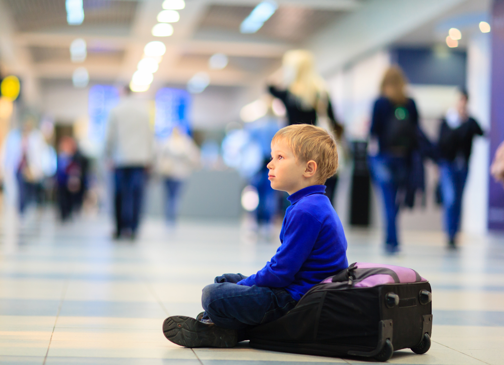 Ребенок на чемодане - путешествие безвиз