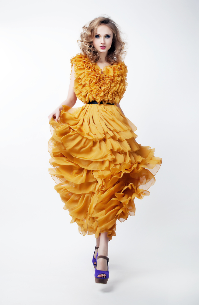 Жовта пишна сукня на Новий рік
