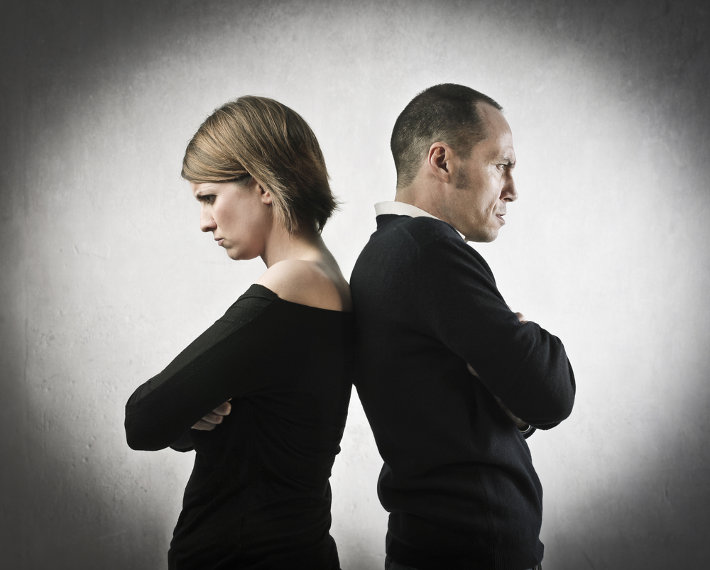 Муж и жена в ссоре - семейный кризис