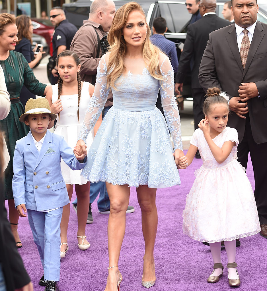 Дженнифер Лопес со своими детьми в 2015 оду