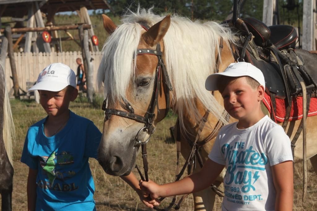 Дети с лошадьми