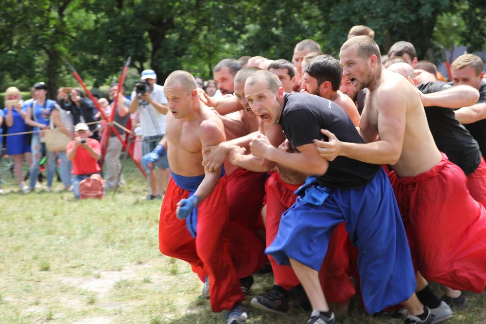 Традиционные состязания из боевых искусств в Парке Киевская Русь