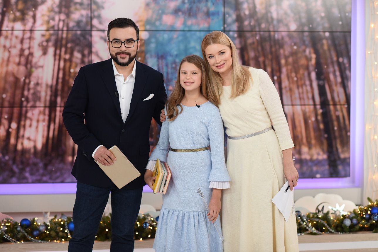 Лидия Таран с дочкой Василисой и Сергеем Сеничкиным
