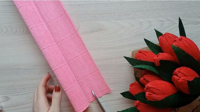 Тюльпаны из бумаги с конфетами своими руками