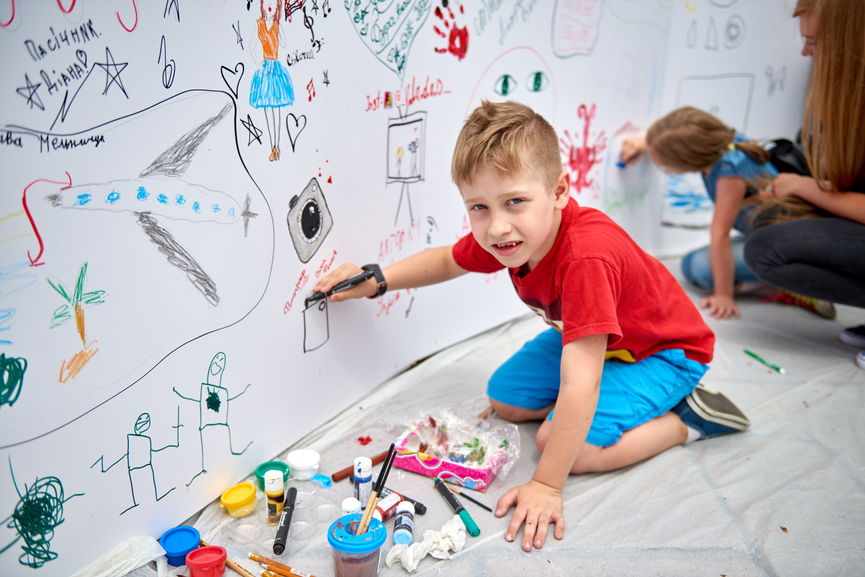 Ребенок рисует свою мечту