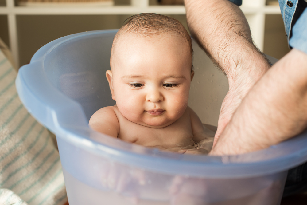 отвар ромашки для новорожденных считается самым мягким средством для купания 