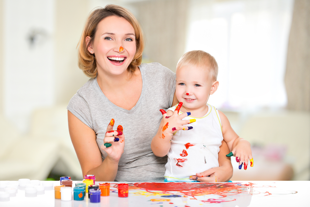 Что подарить ребенку в 2 года - все для творчества, например, пальчиковые краски