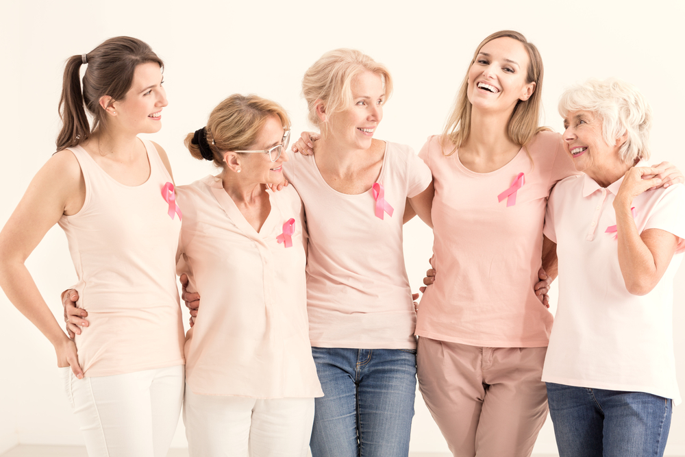 Женщины с розовыми ленточками