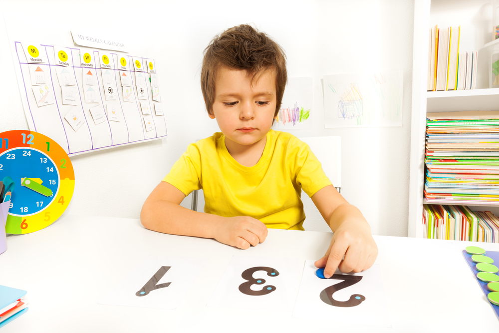 Малыш учится считать и писать цифры