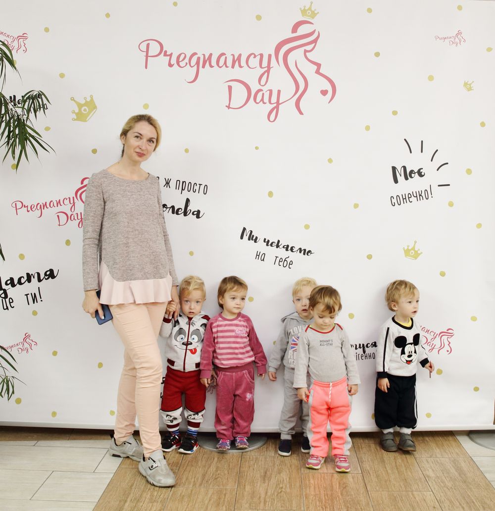 Оксана Кобелецкая с малышами