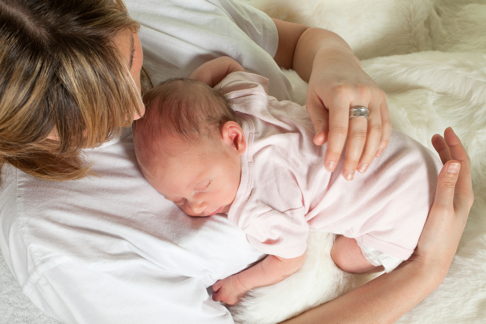 ​міфи про те, що повинен вміти малюк у 2 місяці - тримати впевнено голову і перевертатися