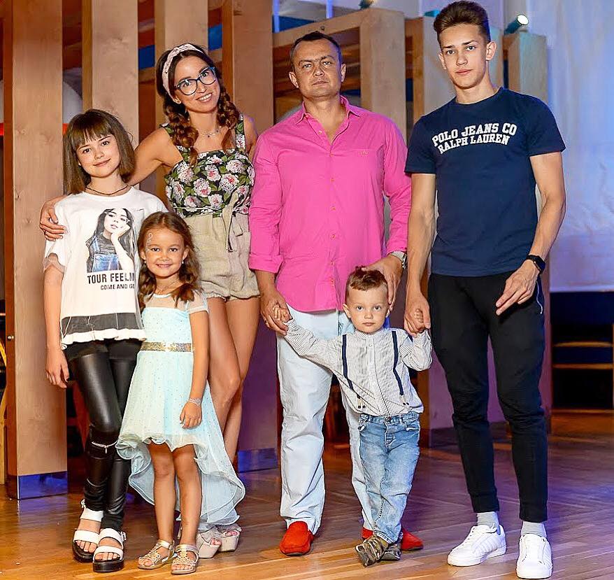 Марина Аристова с семьей
