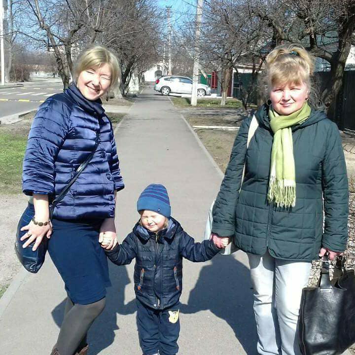 ​Ольга Швидка з сином і мамою 