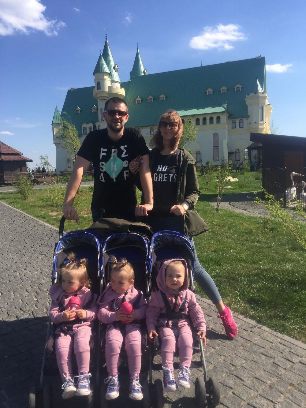 Семейство Кущенко с тройняшками
