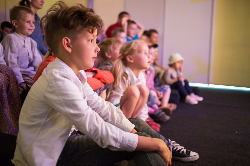 Дети на спектакле