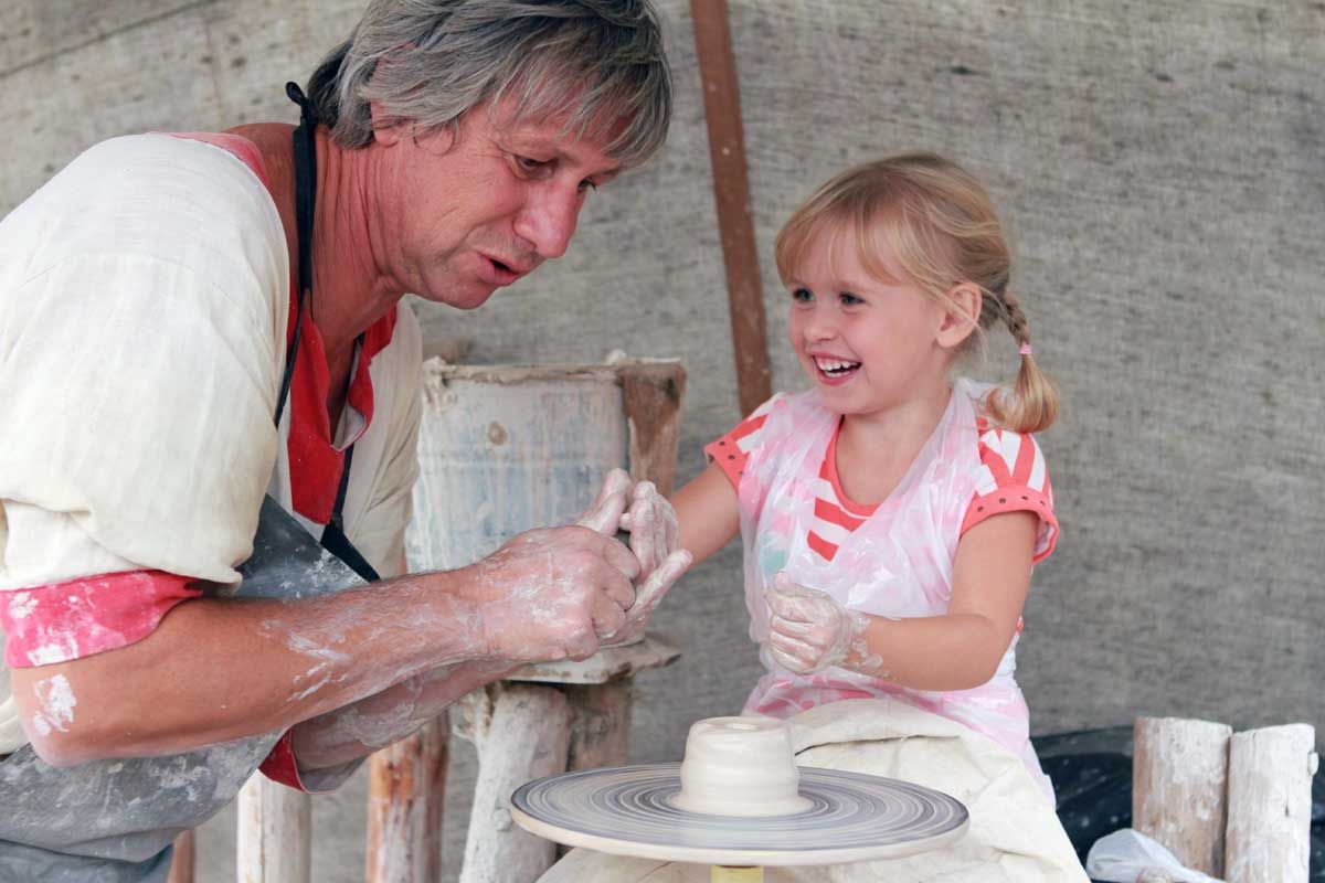 Мастер-класс по гончарному искусству для детей в парке Киевская Русь