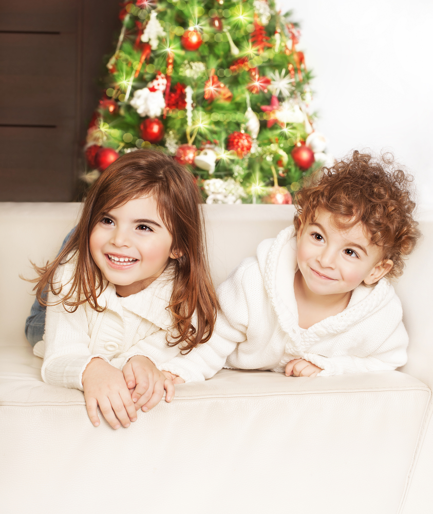 Дети под елкой - Новый год