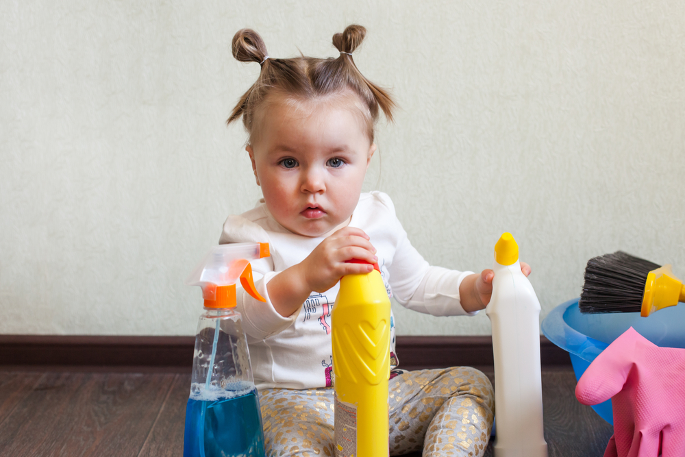 Безопасность ребенка в доме: бытовая химия