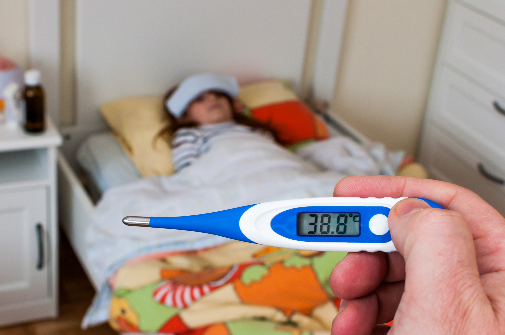 Повышенная температура у ребенка, будить ли ночью? Мнение Комаровского