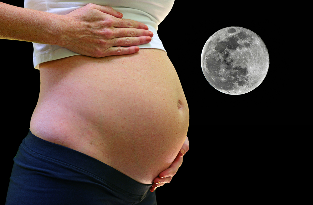 Беременная и луна