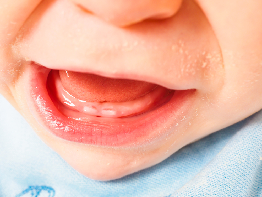 Прорізування зубів у дитини