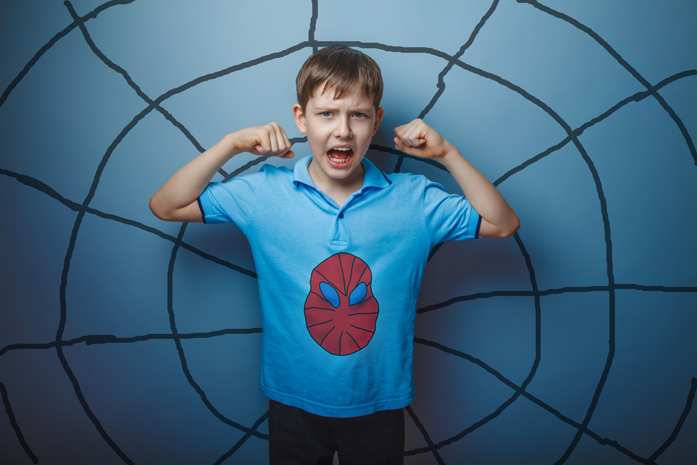 Мальчик в костюме Человека-Паука