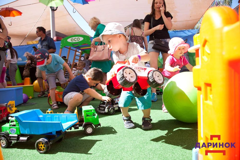Зона с игрушками для малышей в Summer Park