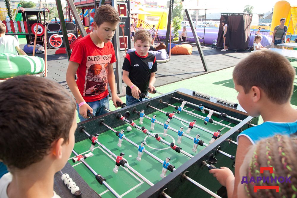 Игры в настольный футбол в Саммер Парке на Дарынке