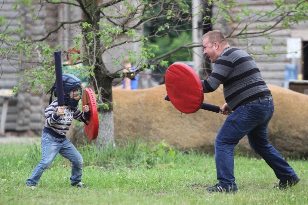 Игры на мечах в Парке Киевская Русь