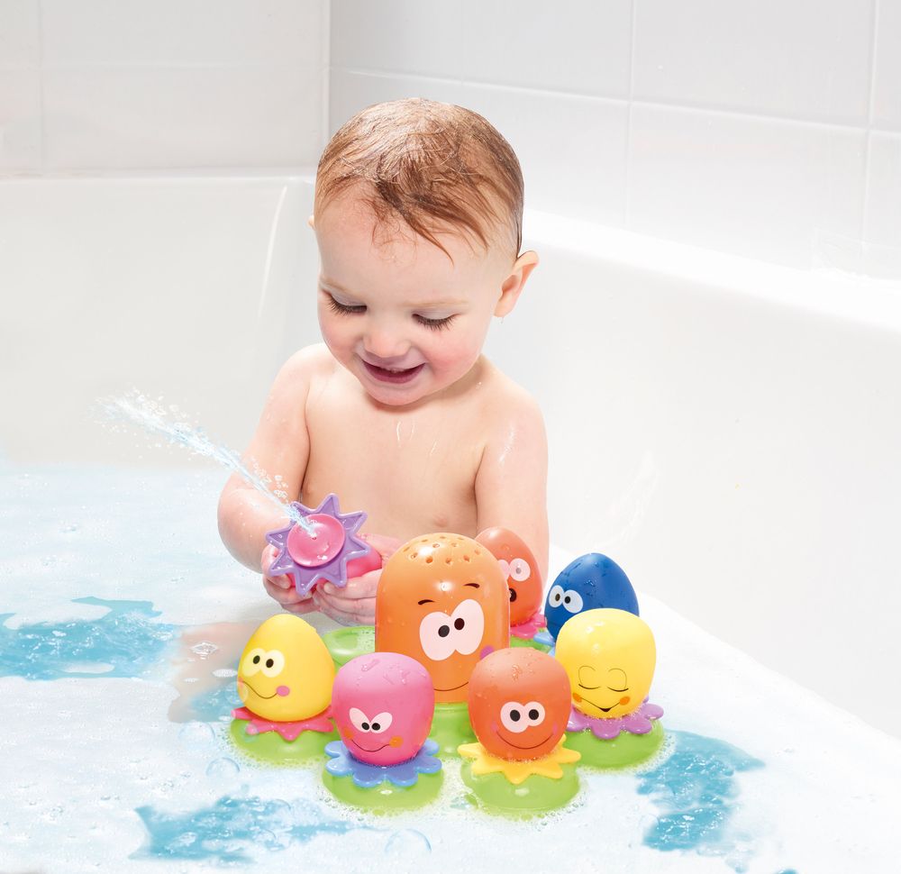 Разноцветные осьминожки для купания малыша в ванной