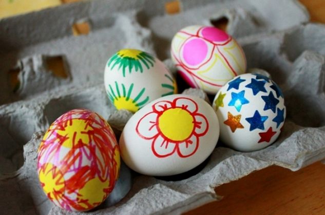 Яйца маркером. Пасхальные яйца фломастерами. Краска для пасхальных яиц. Украшения яиц фломастерами. Раскрашенные яйца на Пасху.