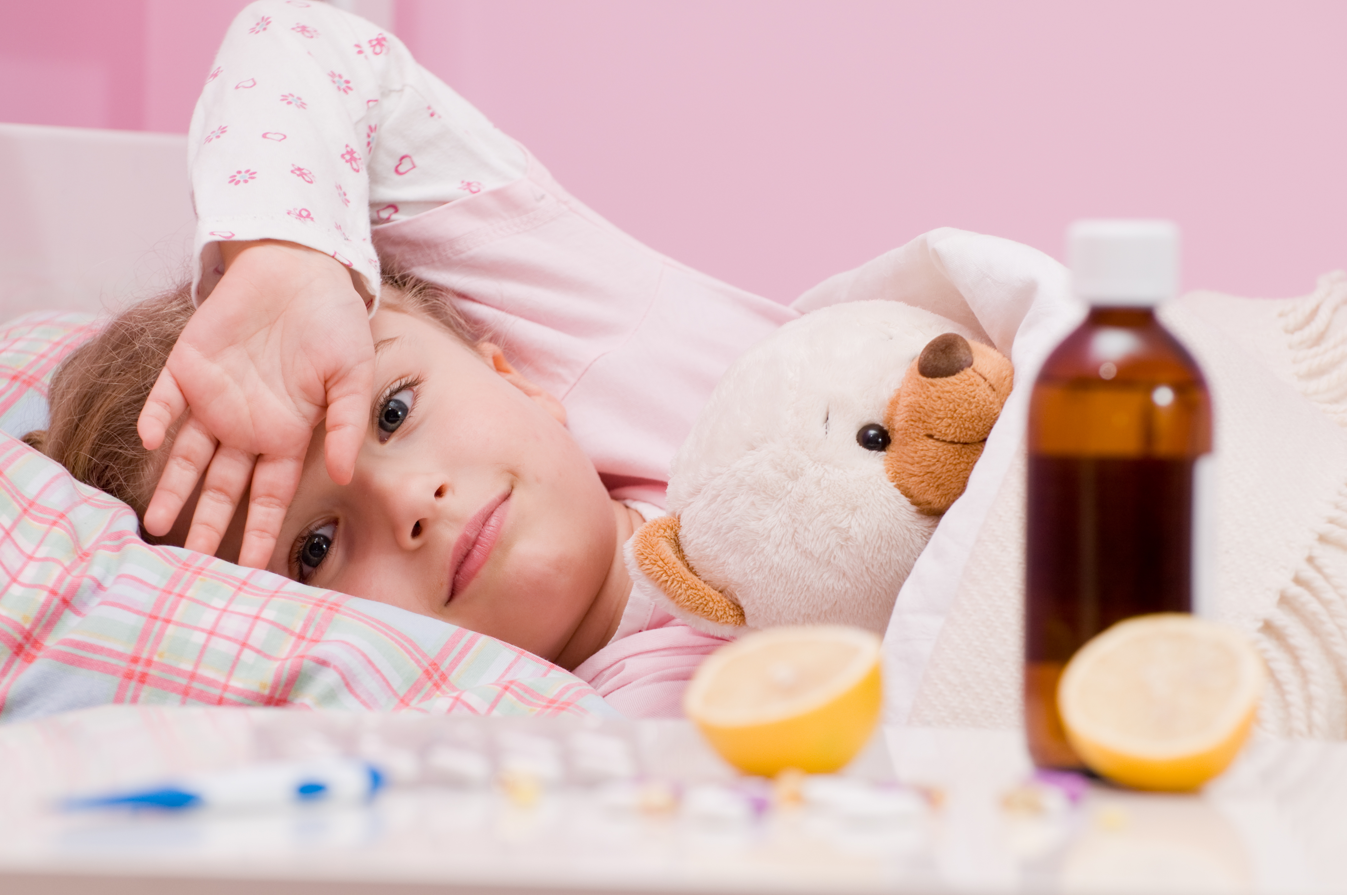 Лечение гриппа дома. ОРВИ У детей. Простудные заболевания. Простудные заболевания у детей. Простуда у ребенка.