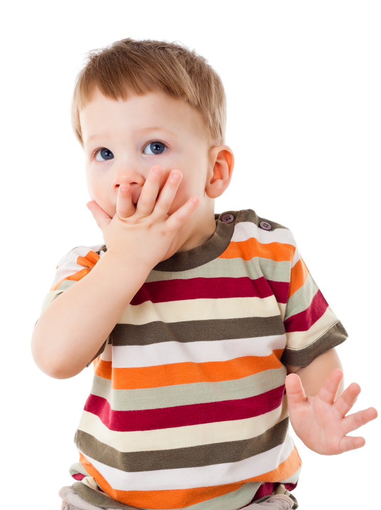 Малыш показывает язык жестов